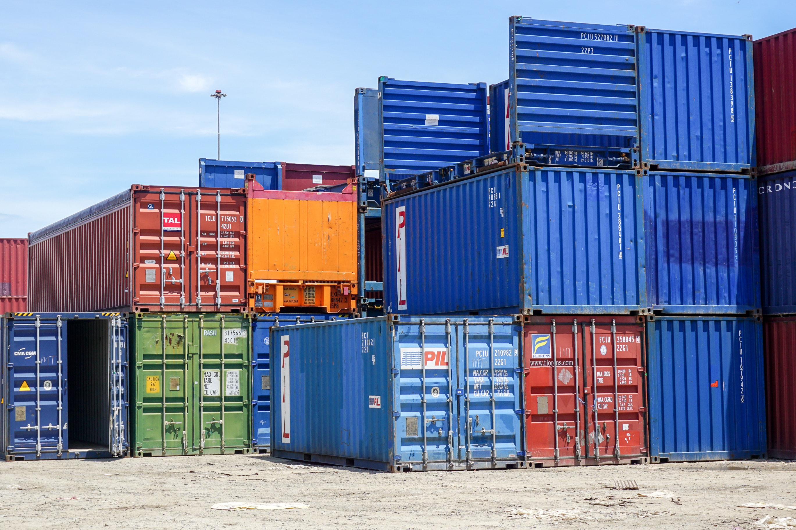 Provedora global de containers