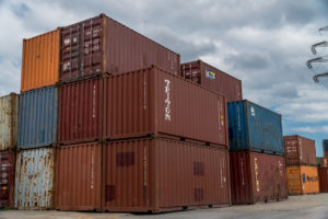 As vantagens da locação de container para a indústria